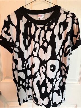 LuLaRoe Black and White Classic Tee